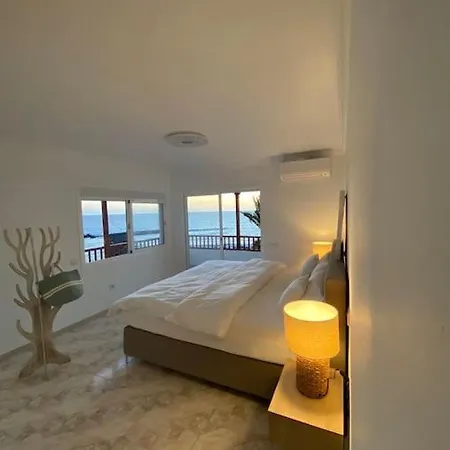 Tranquila, Playa Del Duque * אדחה