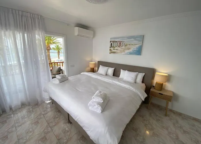 Tranquila, Playa Del Duque Holiday home *