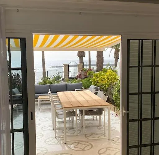 Tranquila, Playa Del Duque Holiday home *