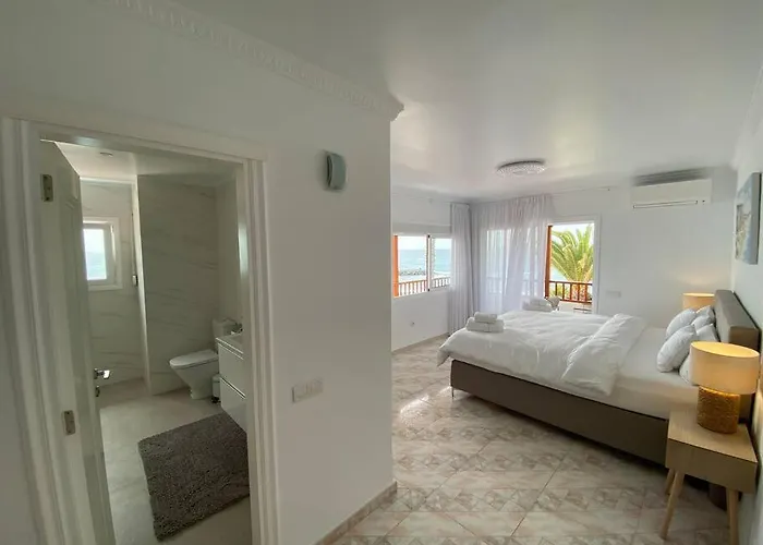 Tranquila, Playa Del Duque Holiday home *