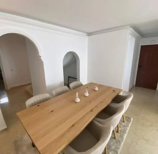 Tranquila, Playa Del Duque Holiday home *