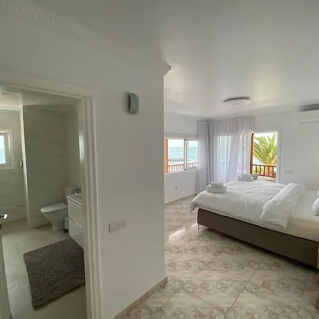 Tranquila, Playa Del Duque بيت للعطل *