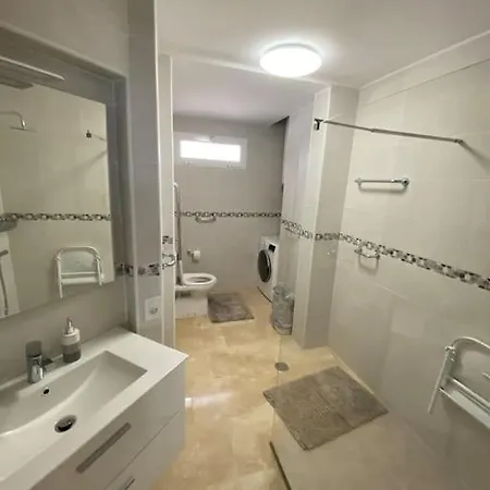 Tranquila, Playa Del Duque Prázdninový dům *